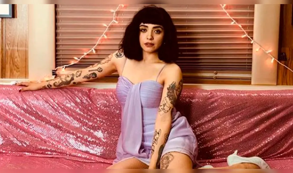 Mon Laferte sorprende a sus fans con sugerente topless 