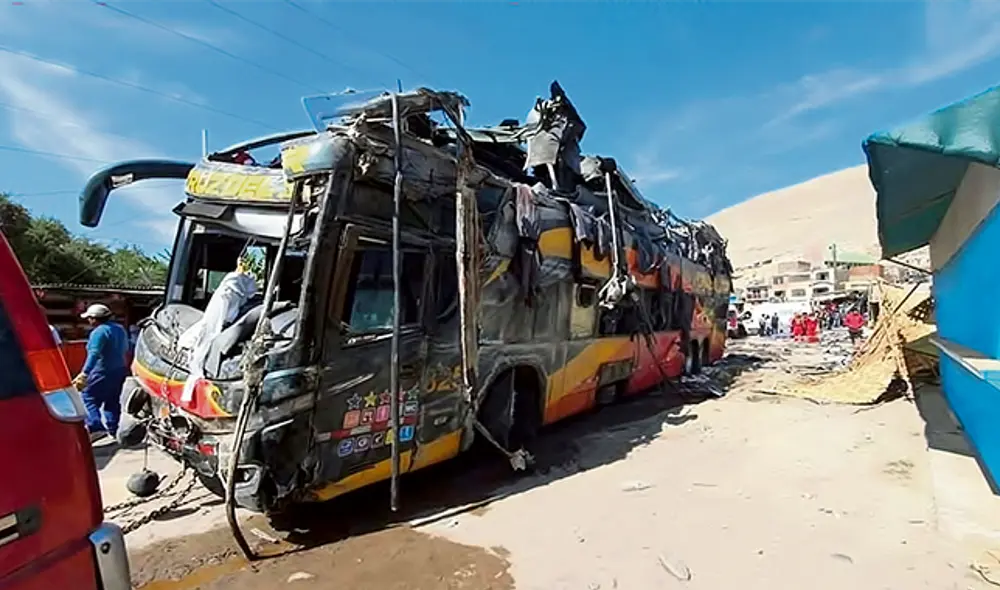 Choque de bus deja 16 muertos y 50 heridos en Arequipa Choque de bus deja 16 muertos y 50 heridos en Arequipa