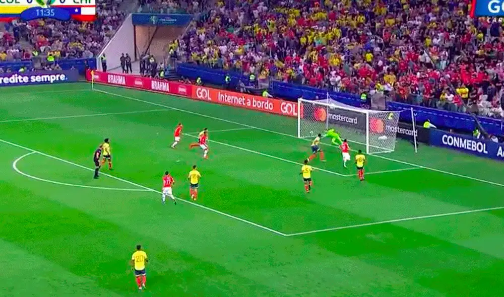 David Ospina salvó a Colombia del primer gol de gol de Chile con dos sensacionales atajadas. | Foto: Caracol TV