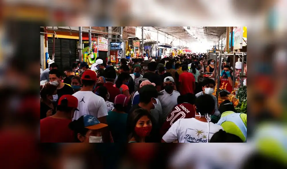 Estos comerciantes invadían la vía pública, generando caos y un foco infeccioso. Foto: Flavio Matos. Estos comerciantes invadían la vía pública, generando caos y un foco infeccioso. Foto: Flavio Matos.