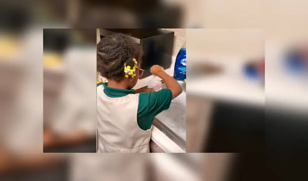 Mujer dejó sola a su hija mientras se duchaba y se llevó tremenda sorpresa cuando entró a la cocina y vio lo que estaba haciendo