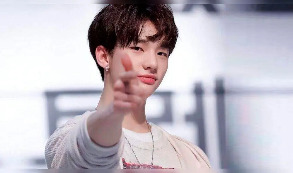 Desliza para ver más fotos de Hyunjin Desliza para ver más fotos de Hyunjin