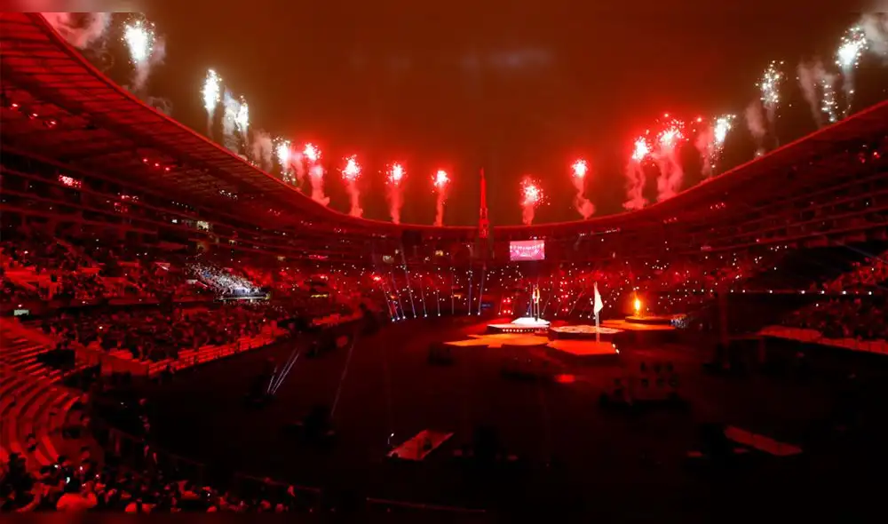 La cantautora peruana se encargó de hacer retumbar el Estadio Nacional con el instrumento peruano