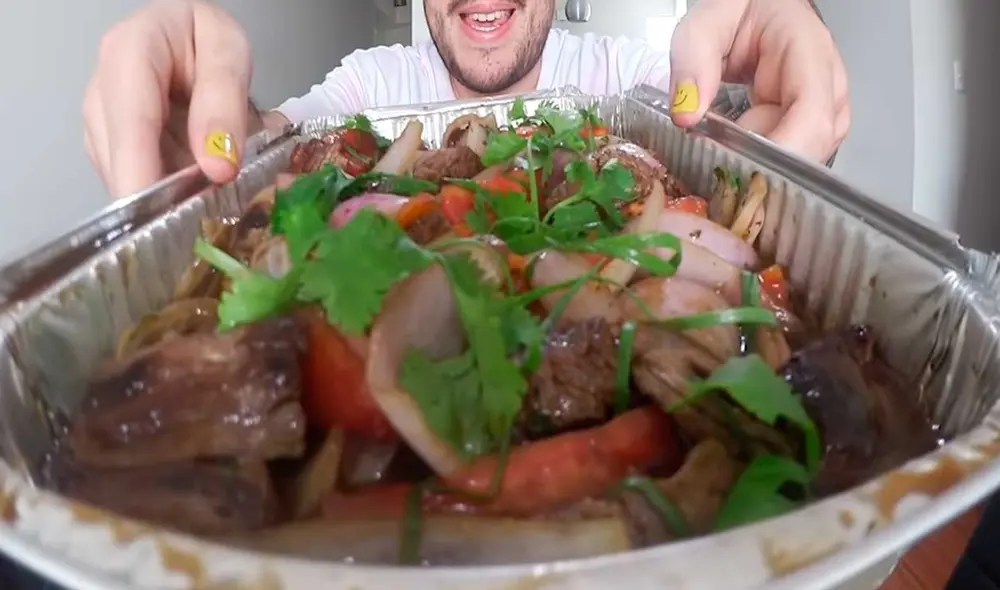 Desliza las imágenes para ver la presentación de este suculento platillo ofrecido en un restaurante peruano. Foto: Captura de YouTube/El Cholo mena Desliza las imágenes para ver la presentación de este suculento platillo ofrecido en un restaurante peruano. Foto: Captura de YouTube/El Cholo mena