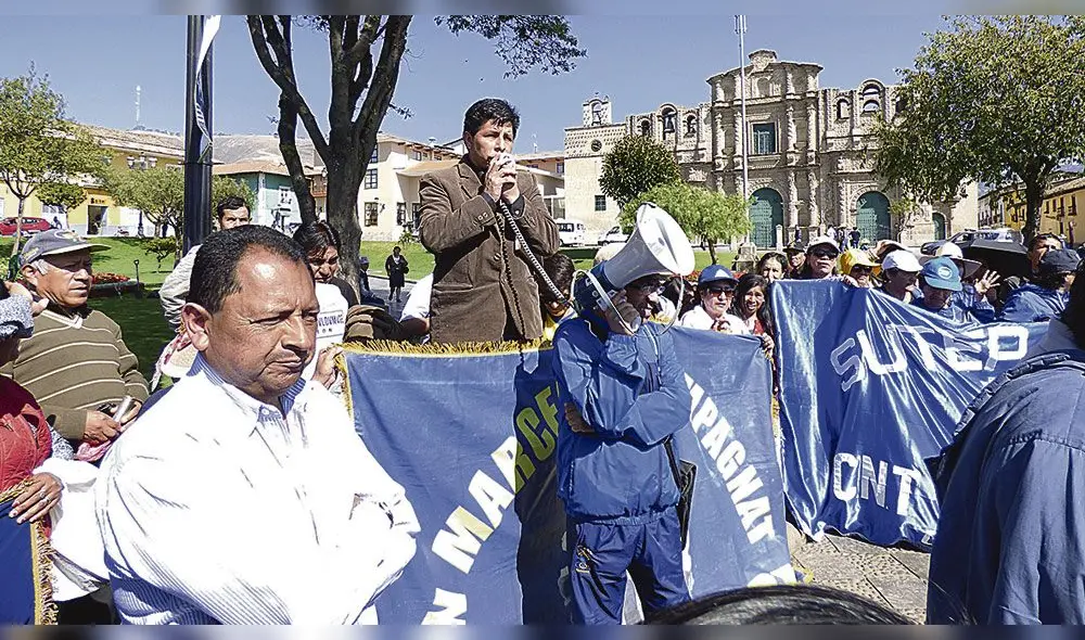 Pedro Castillo anuncia reinicio de huelga nacional indefinida de los docentes Pedro Castillo anuncia reinicio de huelga nacional indefinida de los docentes