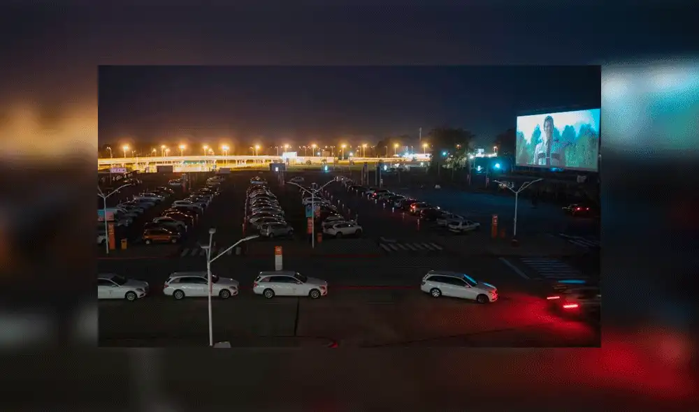 El aeropuerto internacional de Carrasco albergó a 100 autos en su primera función. Fuente: AFP. El aeropuerto internacional de Carrasco albergó a 100 autos en su primera función. Fuente: AFP.