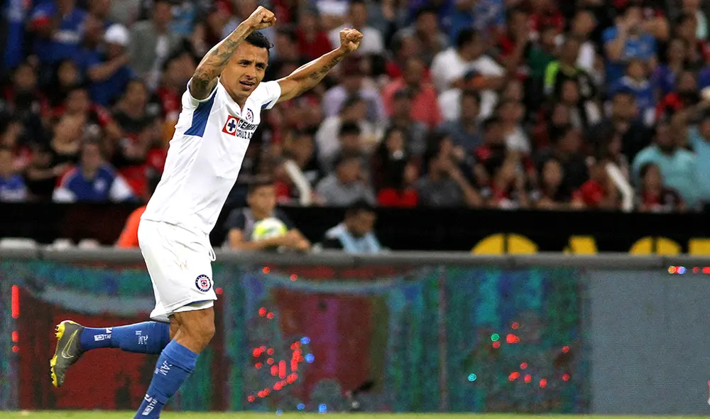 Yoshimar Yotún sufrió una fisura por estrés en el quinto hueso del metatarso izquierdo y estará de baja por 12 semanas. | Foto: AFP