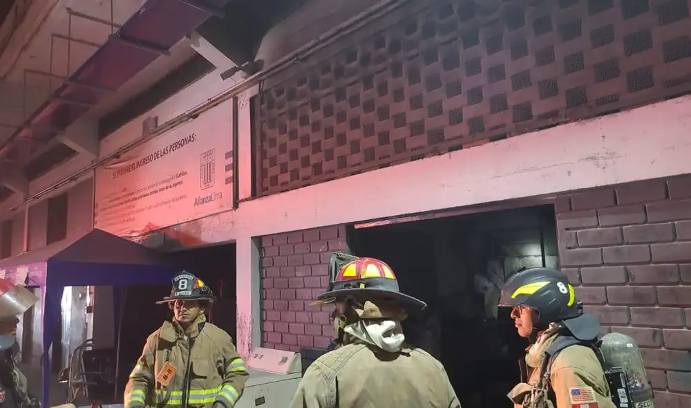 La lavandería del estadio Alejandro Villanueva sufrió un incendio en horas de la madrugada. Foto: Facebook/Bomberos aliancistas