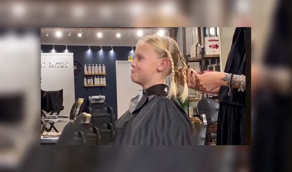 Revisa las imágenes del video viral de Facebook que muestra el valiente gesto de un niño, quien dejó crecer su cabello para luego donarlo a las personas con cáncer. Revisa las imágenes del video viral de Facebook que muestra el valiente gesto de un niño, quien dejó crecer su cabello para luego donarlo a las personas con cáncer.