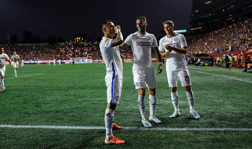 Yoshimar Yotún sufrió una fisura por estrés en el quinto hueso del metatarso izquierdo y estará de baja por 12 semanas. | Foto: AFP