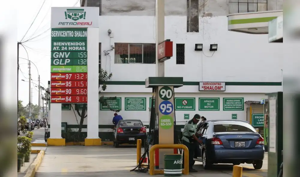 Precios de los combustibles deben bajar S/0,20 por galón