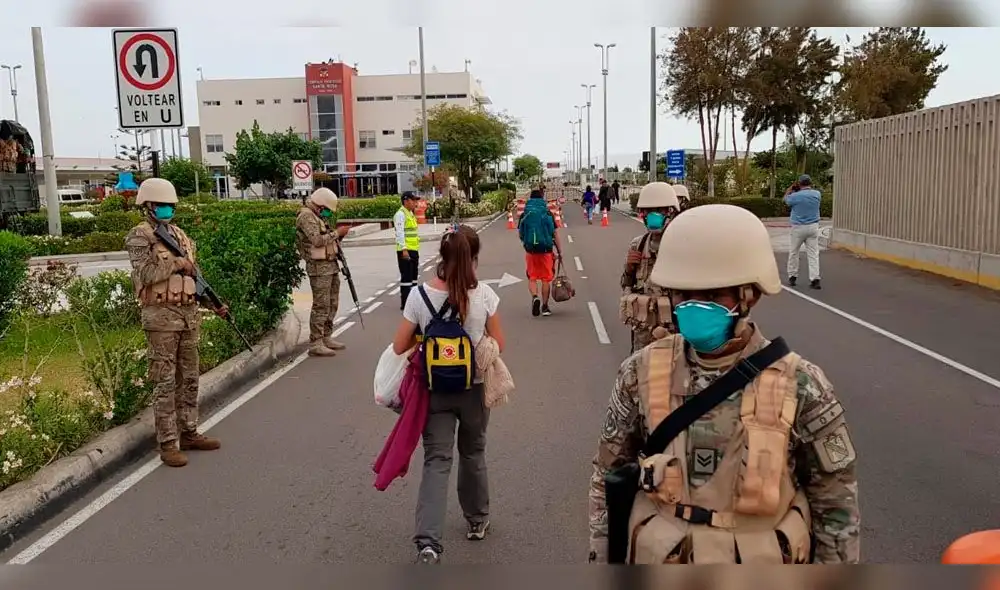 Abrieron frontera con Chile por pasajeros varados. Abrieron frontera con Chile por pasajeros varados.