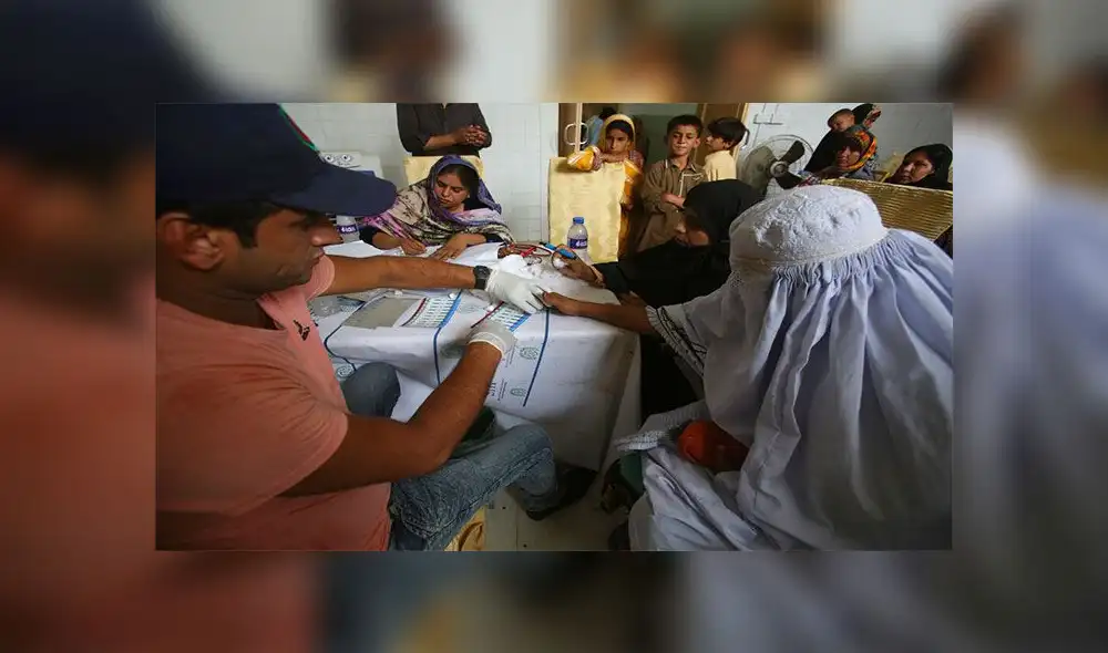 Médico es acusado de infectar con VIH a más de 400 niños y 100 adultos