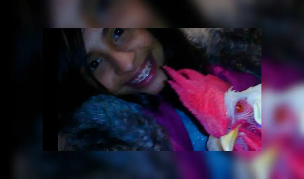 Facebook viral: joven se gradúa junto a su gallo a quien rescató cuando era un pollito pintado [FOTOS]