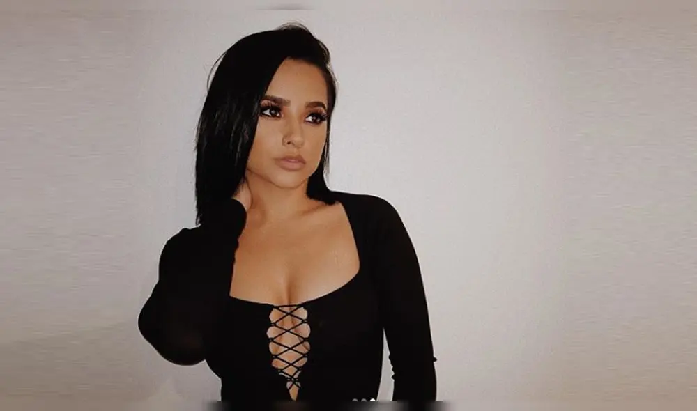 ¿Becky G se operó el busto? fotos la dejaría en evidencia