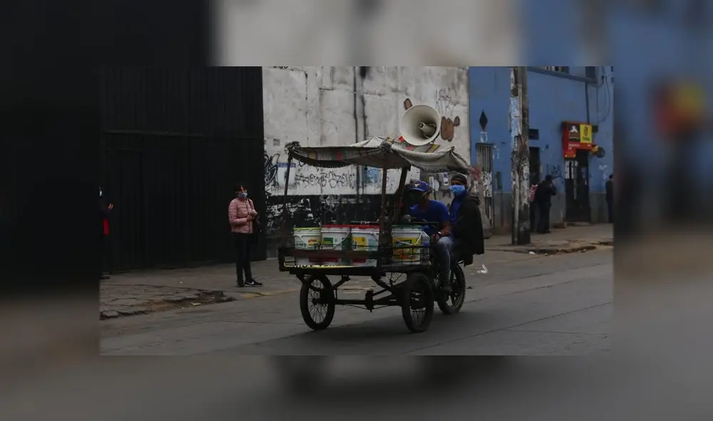 Ambulantes se desplazan por las principales avenidas de Gamarra. Créditos: Flavio Matos. Ambulantes se desplazan por las principales avenidas de Gamarra. Créditos: Flavio Matos.