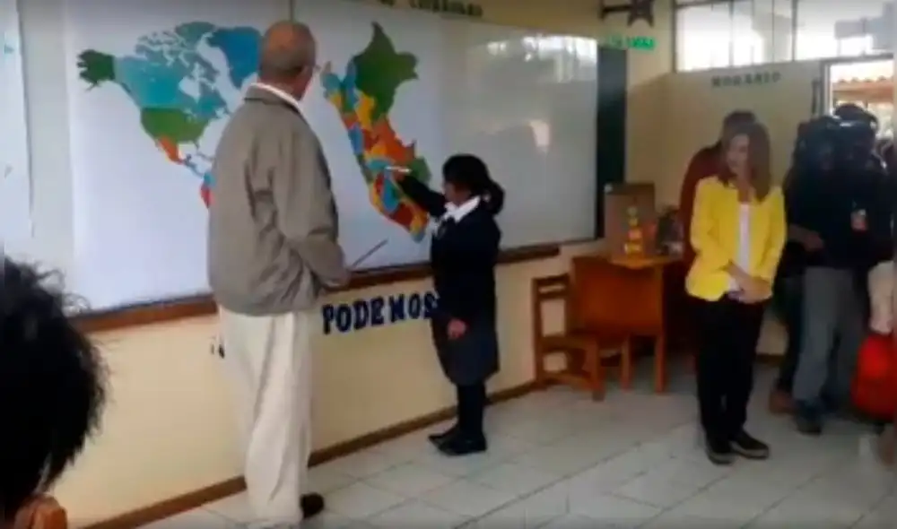 PPK dio inicio al año escolar en colegio de Junín y dictó clase de geografía e inglés | VIDEO