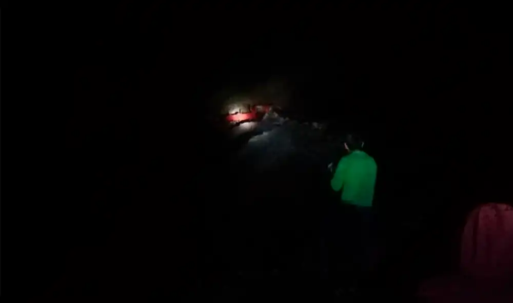 Vraem: camioneta quedó enterrada por el deslizamiento de una quebrada