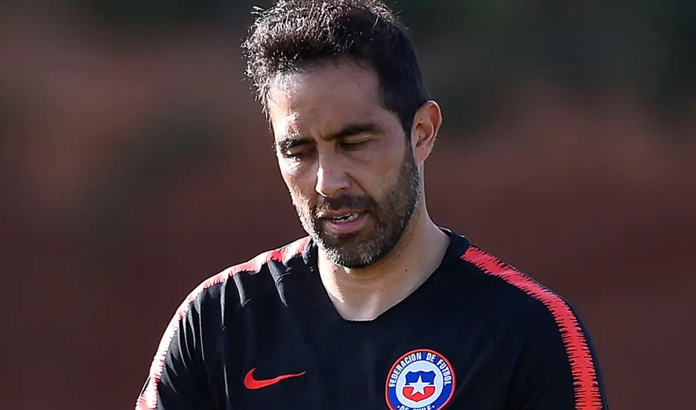 Claudio Bravo realizó una fantástica atajada. (Créditos: AFP)