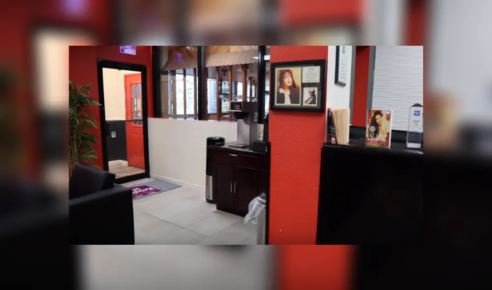 Desliza hacia la izquierda para ver las emotivas imágenes de Selena Quintanilla que son virales en YouTube.