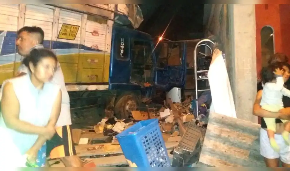 Camión choca contra vivienda de Carabayllo y mueren dos personas Camión choca contra vivienda de Carabayllo y mueren dos personas