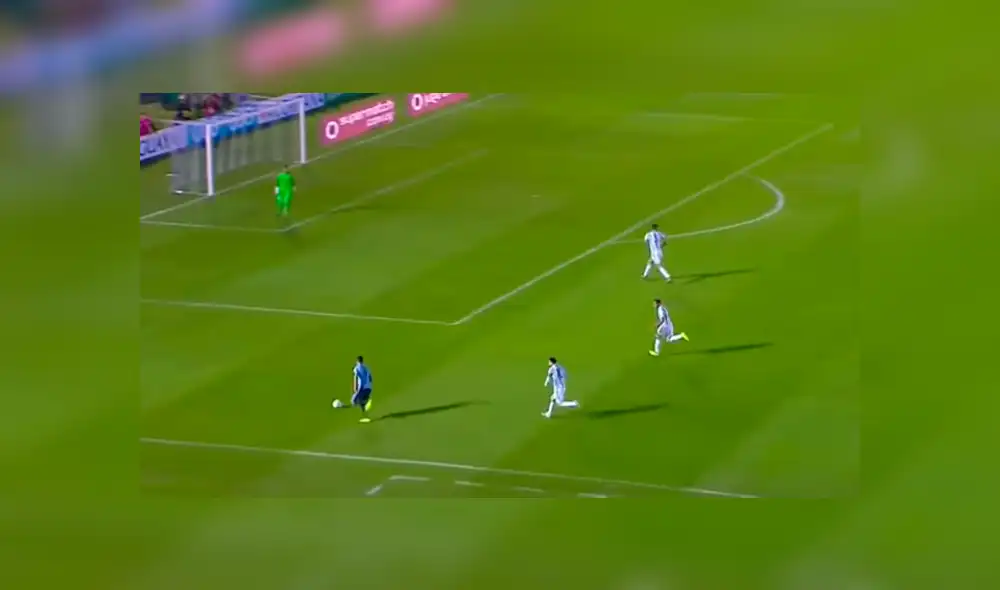 YouTube: El inesperado pase de Lionel Messi a Luis Suárez que casi termina en autogol