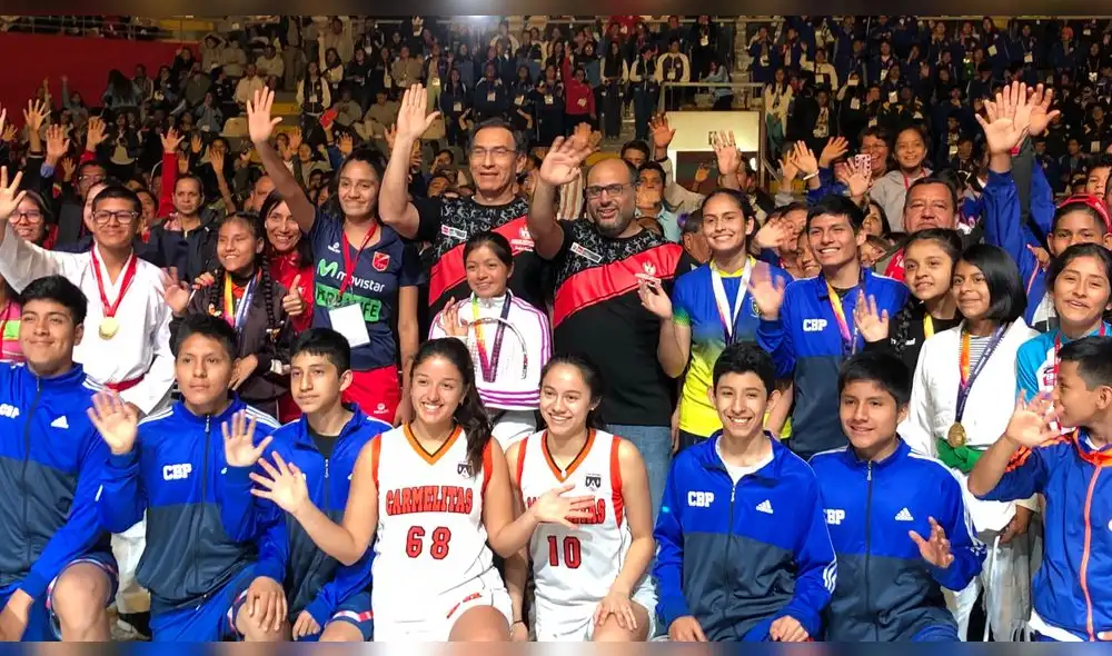 Presidente Vizcarra jugó en la final de los Juegos Deportivos Escolares Presidente Vizcarra jugó en la final de los Juegos Deportivos Escolares