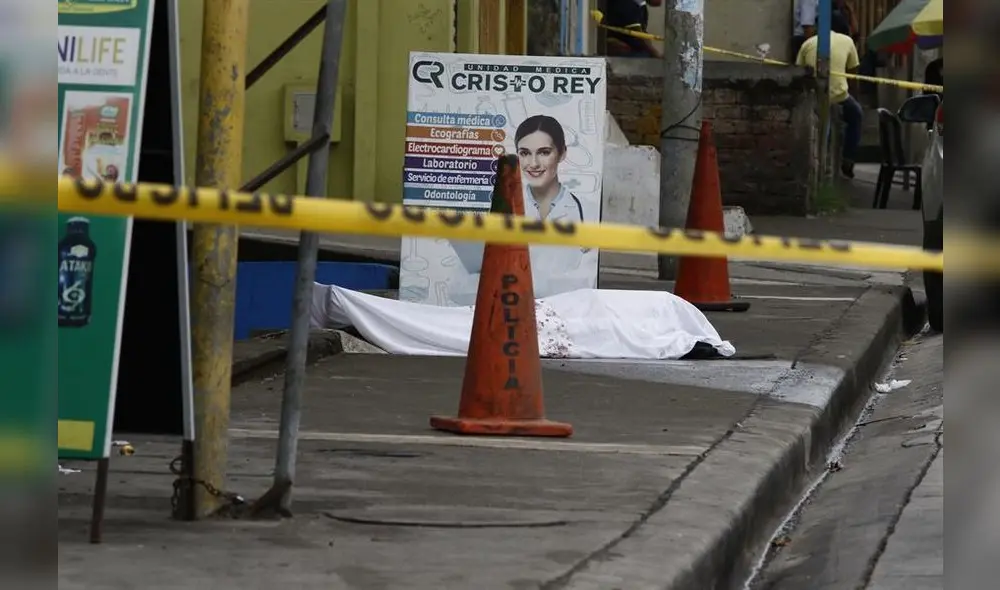 Féretros con fallecidos que debían ser recogidos por las autoridades para ser enterrados. Foto: EFE. Féretros con fallecidos que debían ser recogidos por las autoridades para ser enterrados. Foto: EFE.