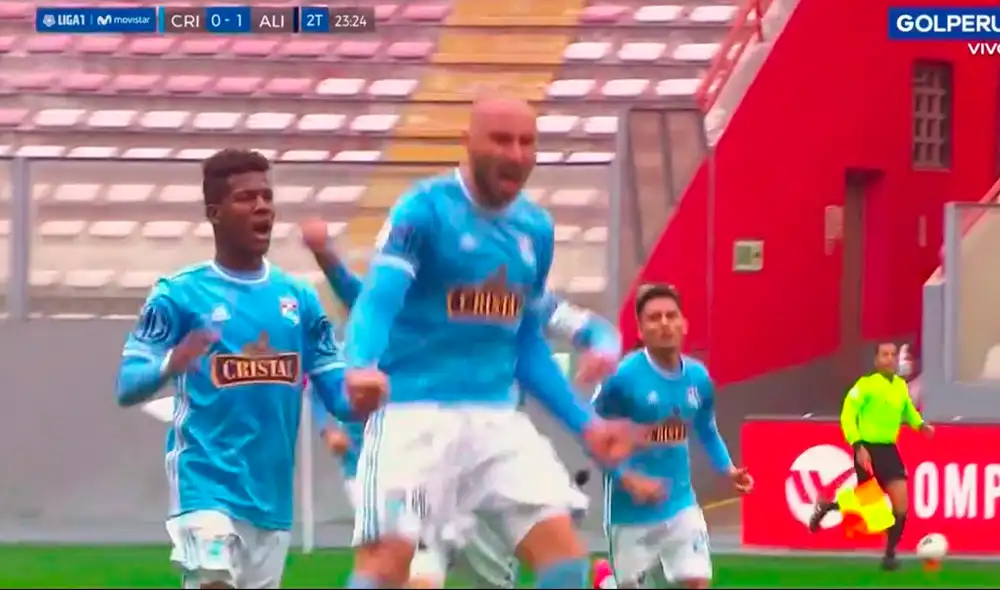 Emanuel Herrera realizó un espectacular tiro libre y puso el 1-1 en el Sporting Cristal vs. Alianza Lima. | Foto: Gol Perú