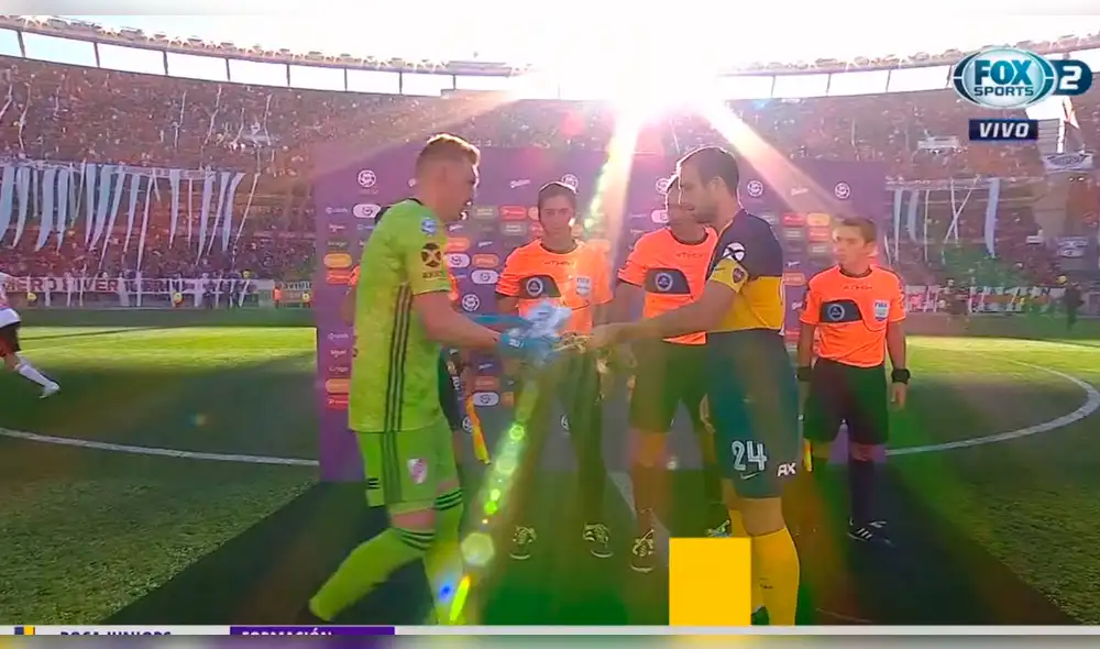 River vs Boca: recibimiento en el clásico de la Superliga Argentina. River vs Boca: recibimiento en el clásico de la Superliga Argentina.