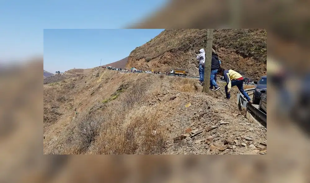 Este último domingo un auto cayó a un profundo abismo de aproximadamente 800 metros en el sector conocido como la ‘Loma del Viento’. (Foto: Difusión) Este último domingo un auto cayó a un profundo abismo de aproximadamente 800 metros en el sector conocido como la ‘Loma del Viento’. (Foto: Difusión)
