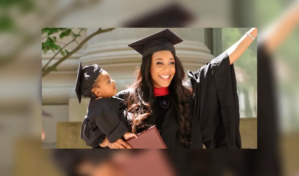 Briana Williams se graduó muy orgullosa con su hija Evelyn.