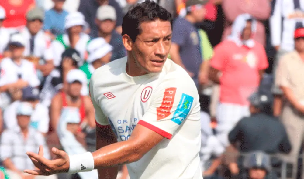 Carlos Galván campeón con Universitario de Deportes el 2009. Carlos Galván campeón con Universitario de Deportes el 2009.