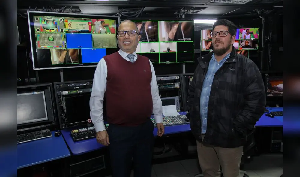 ENTREVISTA A HUGO COYA Y A FEDERICO SCHWALB SOBRE EL PROGRAMA "MUJERES POETAS" ENTREVISTA A HUGO COYA Y A FEDERICO SCHWALB SOBRE EL PROGRAMA "MUJERES POETAS"