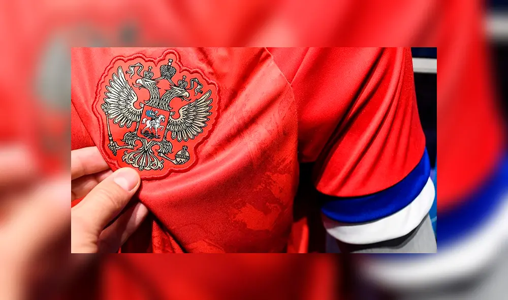 La camiseta fue rechaza por las mangas que asemejan a la bandera de Serbia. Crédito: AFP La camiseta fue rechaza por las mangas que asemejan a la bandera de Serbia. Crédito: AFP