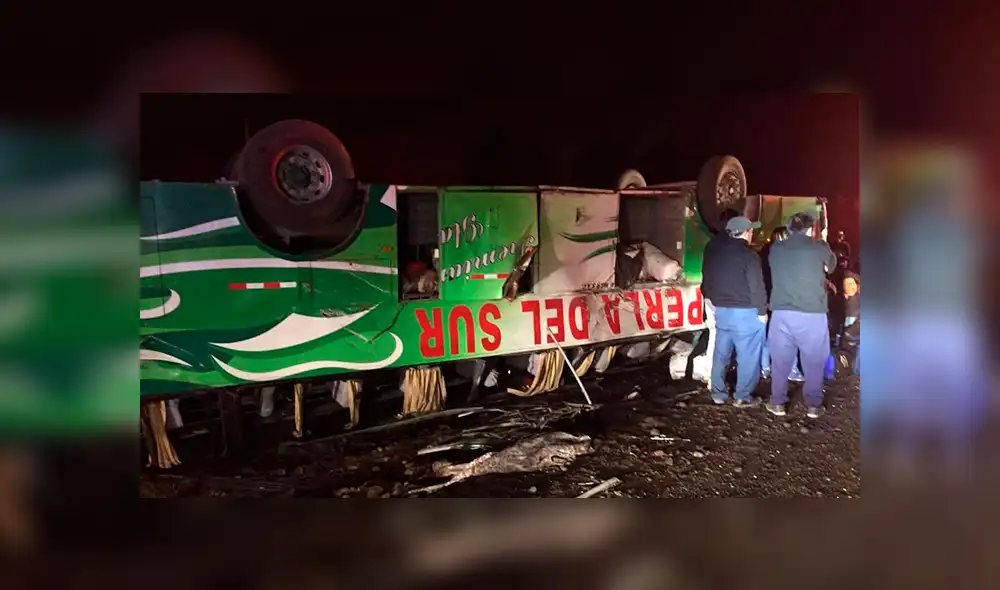 Dos muertos y doce heridos tras accidente en la Panamericana Sur [VIDEO]