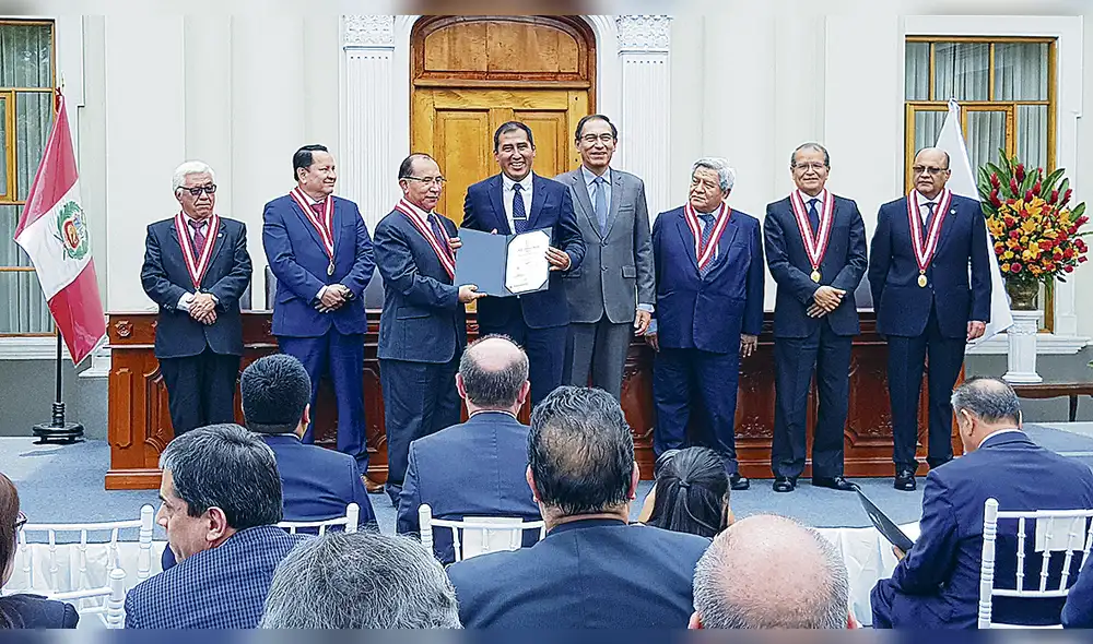 Morillo anunció “cero corrupción” en GR de Áncash tras recibir su credencial Morillo anunció “cero corrupción” en GR de Áncash tras recibir su credencial