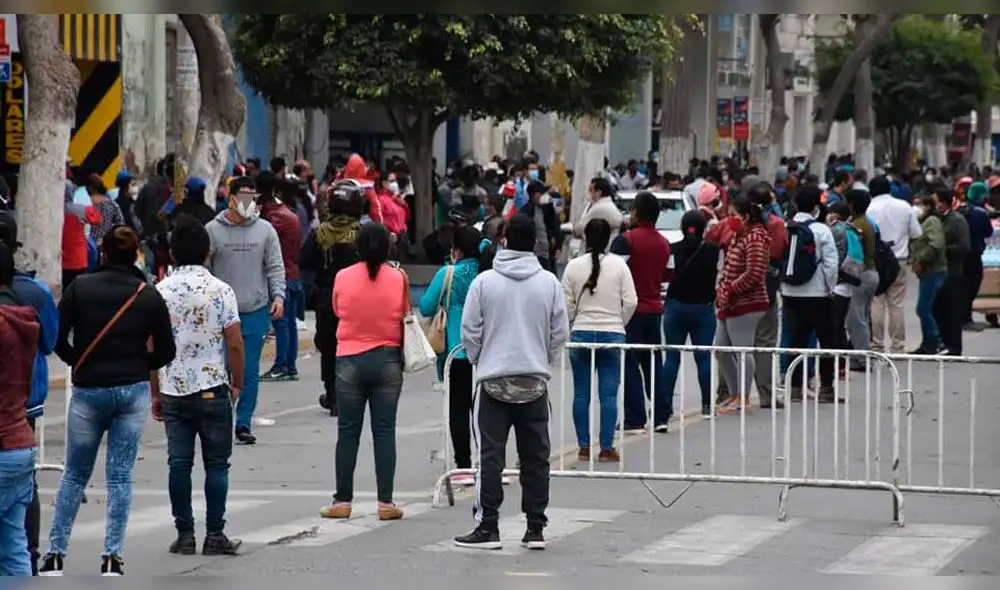 Causa. El incumplimiento de la cuarentena de la población conllevó a la alta prevalencia.