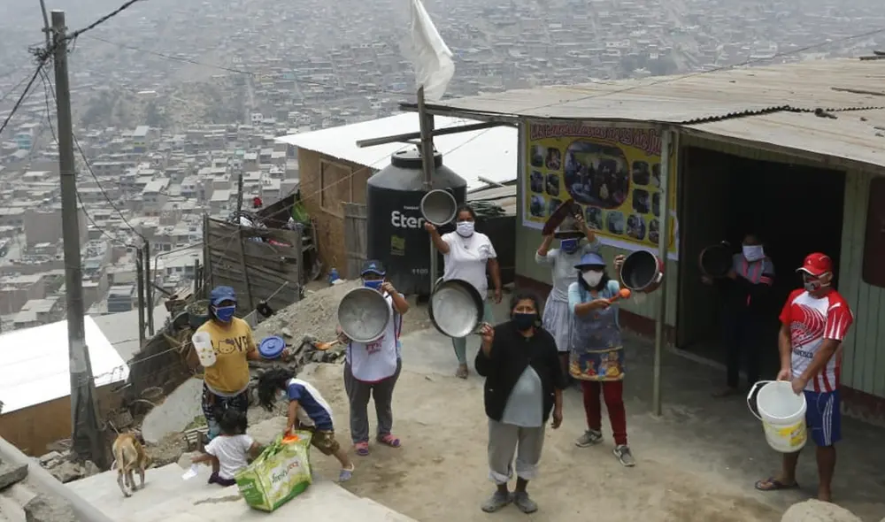 Mujeres exigen que el gobierno destine el presupuesto de Qali Warma que prometieron. Créditos: Marco Cotrina / La República Mujeres exigen que el gobierno destine el presupuesto de Qali Warma que prometieron. Créditos: Marco Cotrina / La República