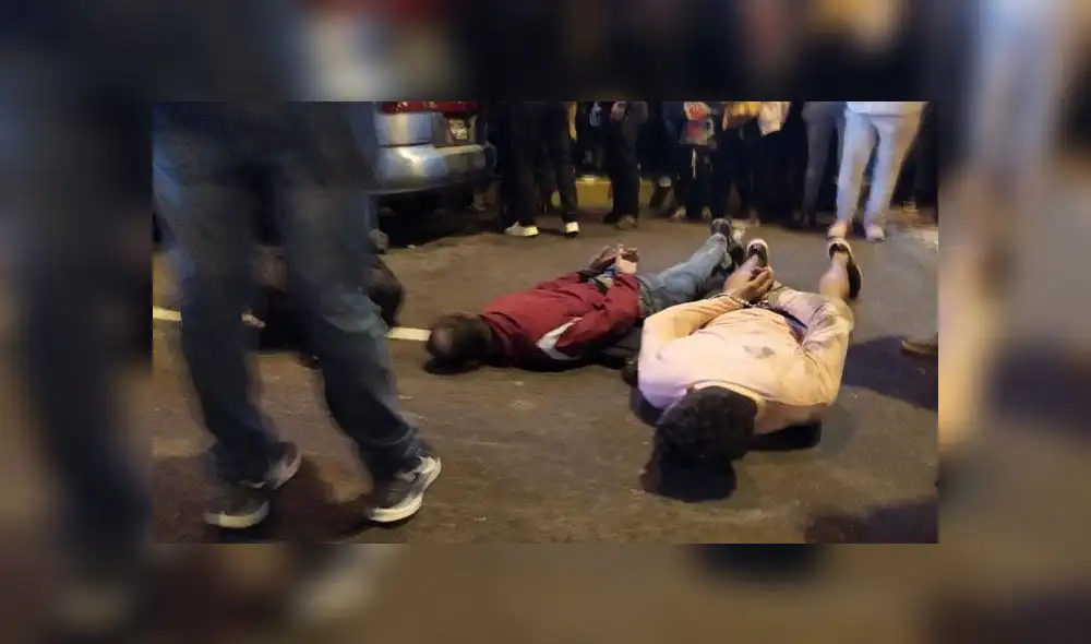 Delincuentes circulaban cerca al centro financiero de Fiori con actitud sospechosa y al negarse a identificarse, la PNP procedió a intervenirlos (Foto: Christian Moreno / Grupo La República) Delincuentes circulaban cerca al centro financiero de Fiori con actitud sospechosa y al negarse a identificarse, la PNP procedió a intervenirlos (Foto: Christian Moreno / Grupo La República)