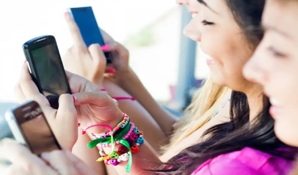 El consumidor peruano está invirtiendo entre S/ 700 y S/1200 para comprar un celular. Foto: Difusión