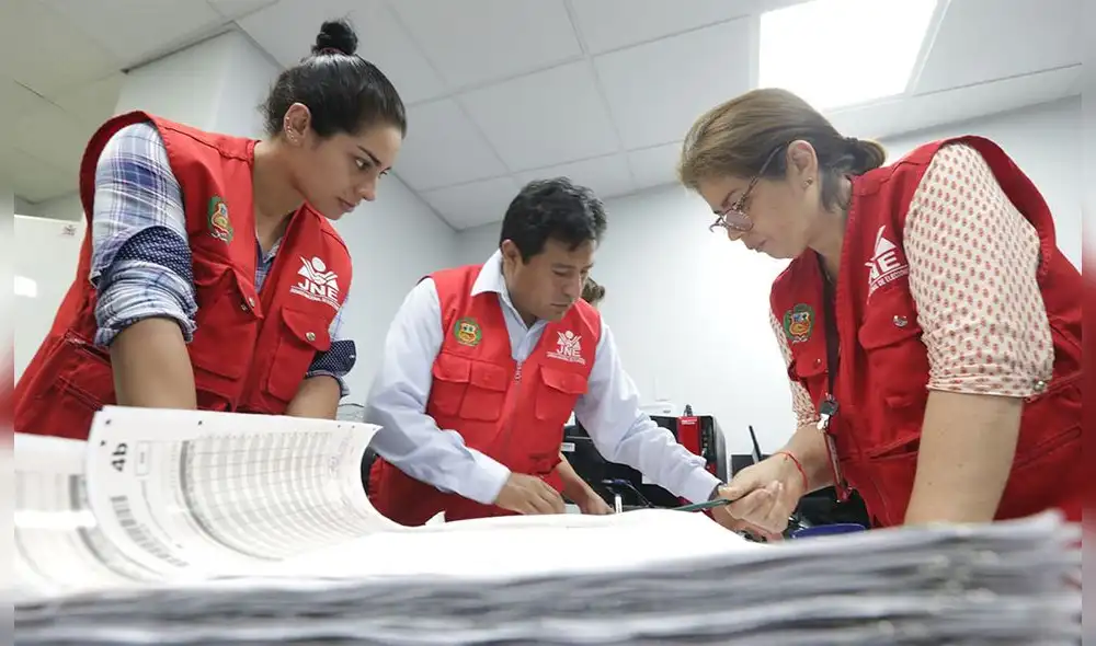 JNE entregará credenciales a nuevos congresistas el 28 de febrero JNE entregará credenciales a nuevos congresistas el 28 de febrero