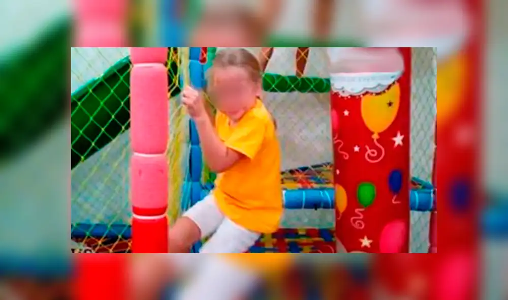 Niña de 5 años entre la vida y la muerte tras ser 'succionada' en una piscina