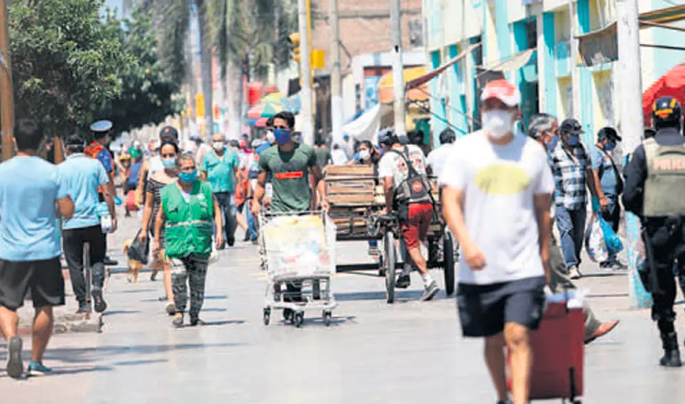 Peligro. El principal problema en las multitudes lo representan los pacientes asintomáticos, que transmiten el virus sin saberlo. (Foto: Aldair Mejía)