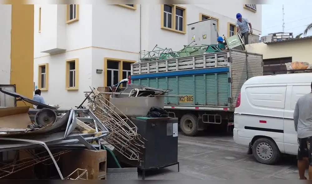 Limpian techos de hospital Las Mercedes de Chiclayo [VIDEO]