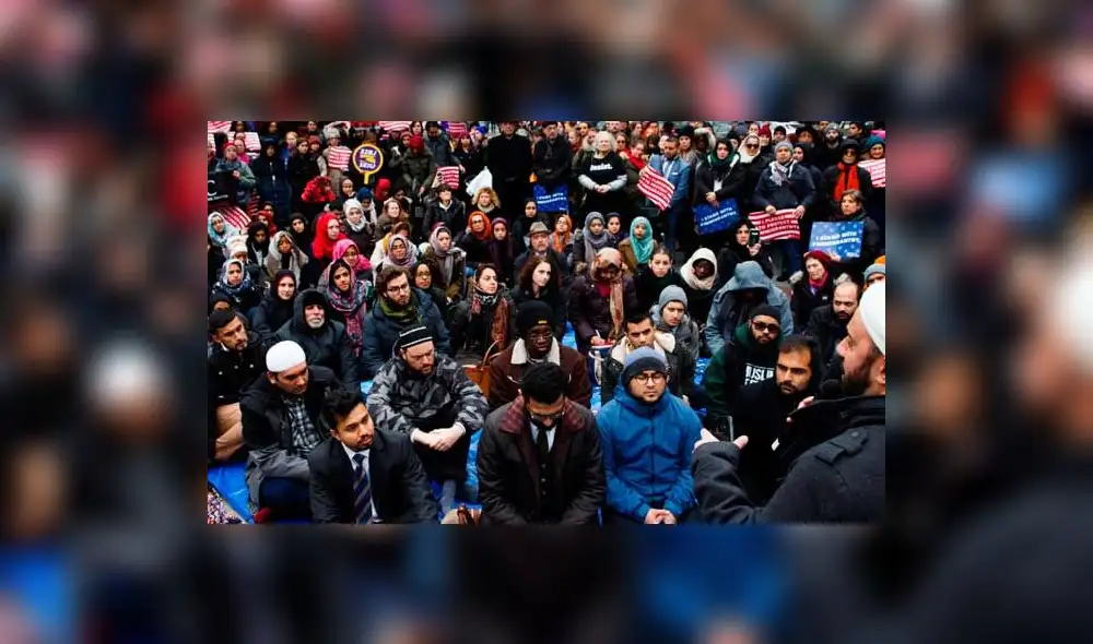 Detienen a refugiados en aeropuerto de Nueva York