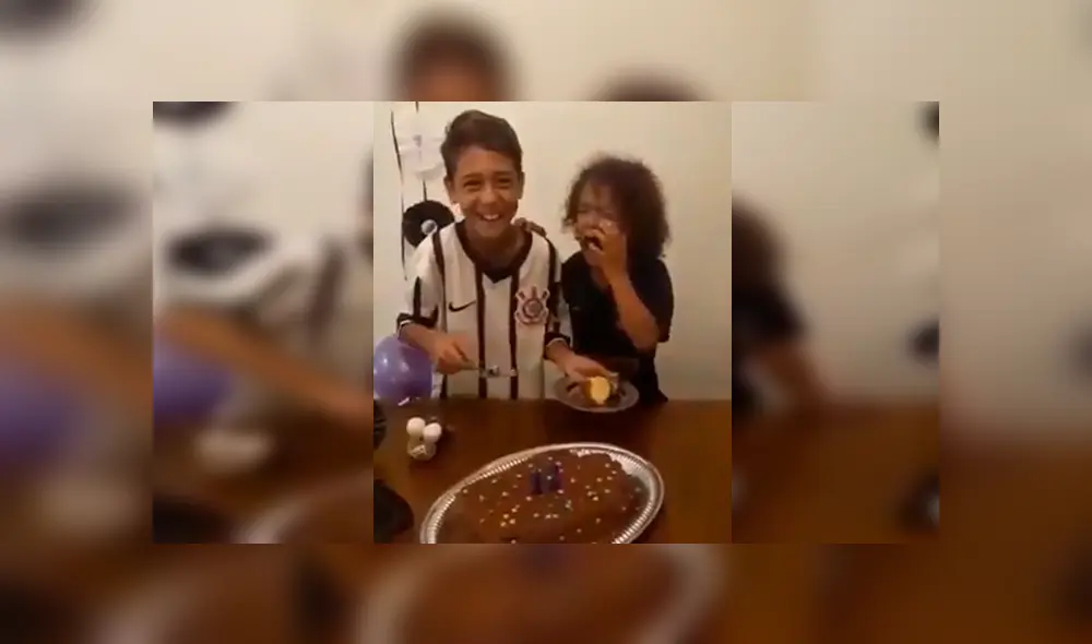 En Facebook, un pequeño no pudo contener las lágrimas de emoción por el tierno gesto que tuvo su hermano mayor.