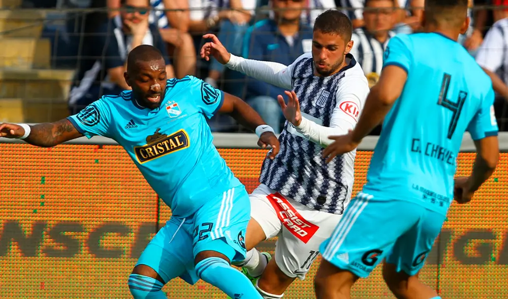 La semifinal entre Alianza y Cristal se definirá este miércoles 4 de diciembre. Ambos elencos saldrán en busca de la ansiada final frente a Deportivo Binacional. La semifinal entre Alianza y Cristal se definirá este miércoles 4 de diciembre. Ambos elencos saldrán en busca de la ansiada final frente a Deportivo Binacional.