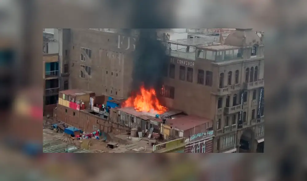 Controlan incendio registrado en casona del Callao [VIDEO]