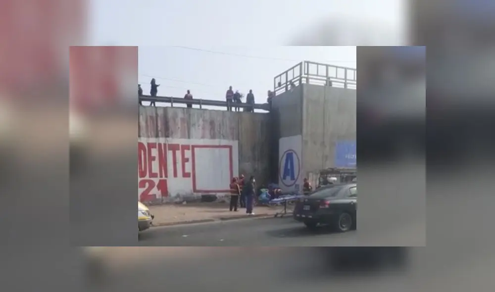 Serenos, personal de la ATU, policías y paramédicos auxiliaron a transeúnte en herido. (Foto: Captura de video / Difusión) Serenos, personal de la ATU, policías y paramédicos auxiliaron a transeúnte en herido. (Foto: Captura de video / Difusión)